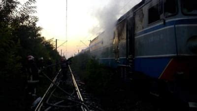 gara crivina|Locomotiva unui tren de marfă a luat foc, după ce a。